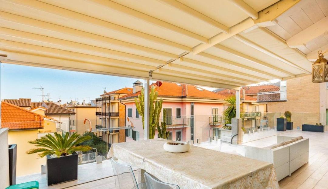 Appartamento Spotorno con ampio terrazzo attrezzato anche con angolo cottura Esterno foto