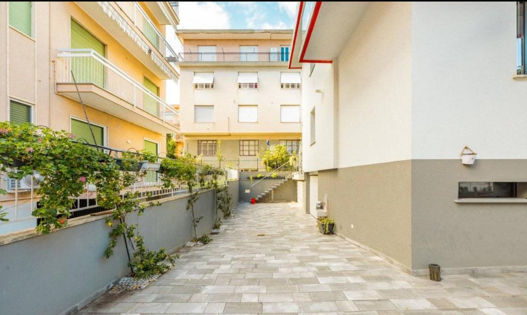 Appartamento Spotorno con ampio terrazzo attrezzato anche con angolo cottura Esterno foto
