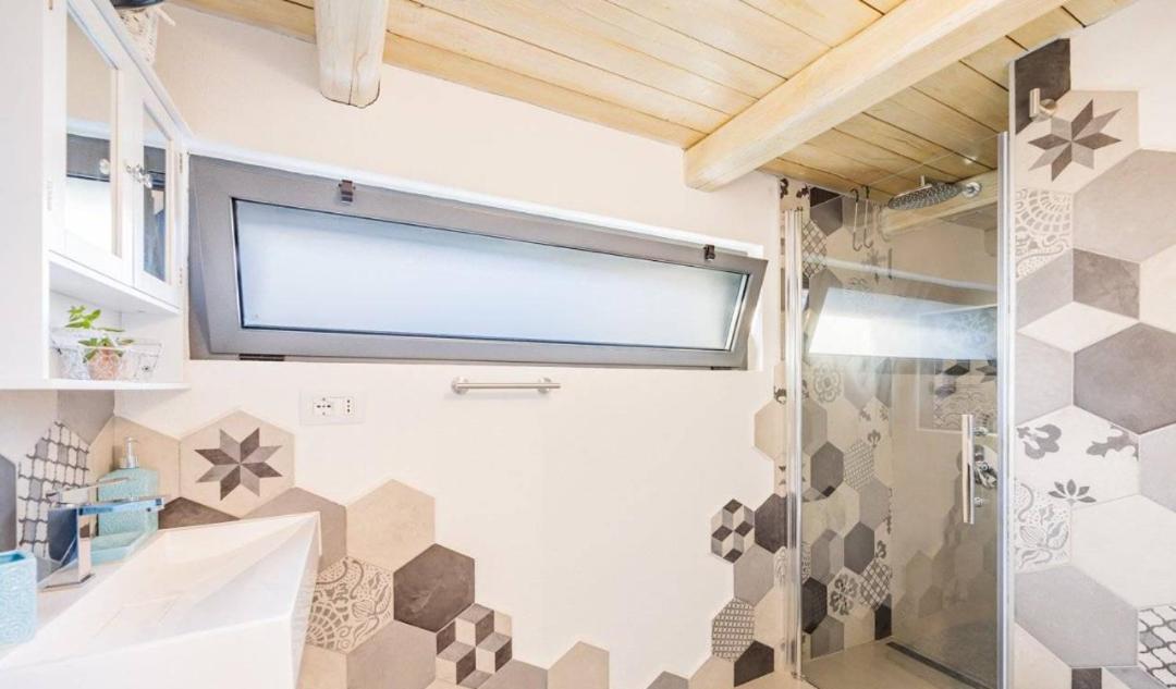 Appartamento Spotorno con ampio terrazzo attrezzato anche con angolo cottura Esterno foto